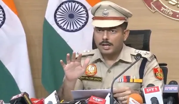 VIDEO: दिल्ली पुलिस की प्रेस कॉन्फ्रेंस, कहा-सोशल मीडिया पर कई भ्रामक पोस्ट, खबरों की पुष्टि करना जरूरी