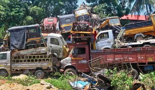 पुराना वाहन दो, काफी रियायतें लो, BS-IV और उससे पुराने ट्रक-बस बदलने पर मिलेंगे कई बड़े फायदे