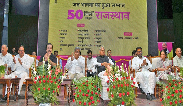 राजस्थान के सभी नवसृजित जिलों में मनाया गया स्थापना दिवस समारोह, मुख्यमंत्री गहलोत ने जिलों की शिला पट्टिकाओं का किया अनावरण