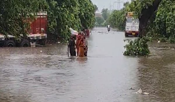 आसमान से आफत बनकर उतरी बारिश, जयपुर में भारी बारिश से हुआ पानी पानी, बेसमेंट में पानी भरने से 3 लोगों की मौत