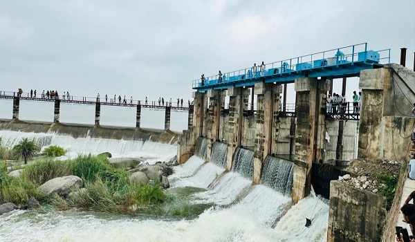 जयपुर में आज सरकारी और प्राइवेट सभी स्कूलों में रहेगा अवकाश, शहर में भारी बारिश का दौर जारी