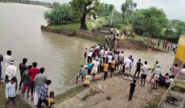 राजस्थान में मानसून मेहरबान, माधोराजपुरा उपखंड के डाबिच का तालाब टूटा, अगर पानी को रोका नहीं गया तो गांव में हो जाएंगे बाढ़ के हालात