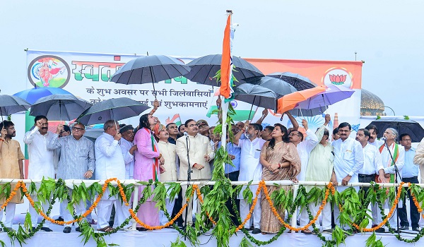 हर्षोल्लास और उत्साह पूर्वक मनाया जा रहा स्वतंत्रता दिवस, मुख्यमंत्री भजनलाल शर्मा ने किया बड़ी चौपड़ पर झंडारोहण