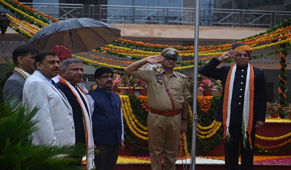 हाईकोर्ट जयपुर पीठ में हर्षोल्लास के साथ मनाया गया स्वतंत्रता दिवस, सीनियर जस्टिस पंकज भंडारी ने फहराया तिरंगा