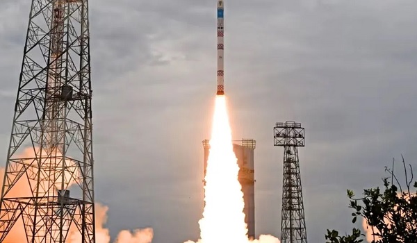 फिर इतिहास रचने की तैयारी में ISRO, आज लॉन्च करेगा SSLV D3 रॉकेट