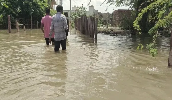 बारिश के बाद जैसलमेर में पानी-पानी, रेगिस्तान में चारों तरफ समन्दर जैसा नजारा, 80 गांवों का संपर्क टूटा