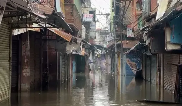 हिण्डौन में बारिश से फिर जल भराव, कटरा बाजार सहित कई इलाकों में फिर बाढ़ जैसे हालात