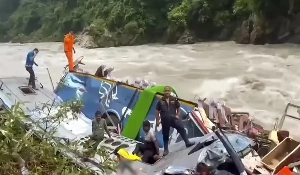 Nepal Bus Accident: नेपाल बस हादसे में अब तक 27 की मौत, बस में चालक समेत 43 लोग थे सवार