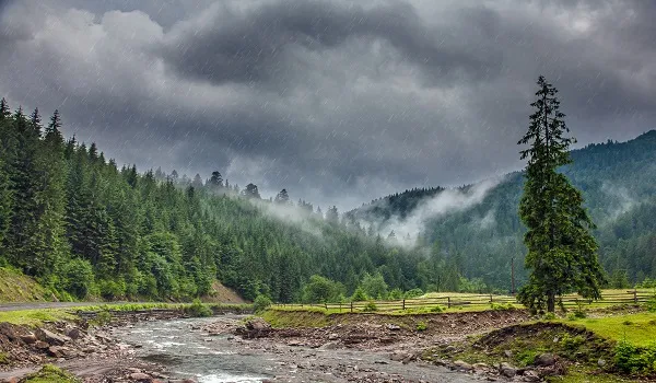 उत्तराखंड में मौसम का अलर्ट जारी, कई जिलों में भारी बारिश का अनुमान,पहाड़ से मैदान तक बढ़ी मुश्किलें