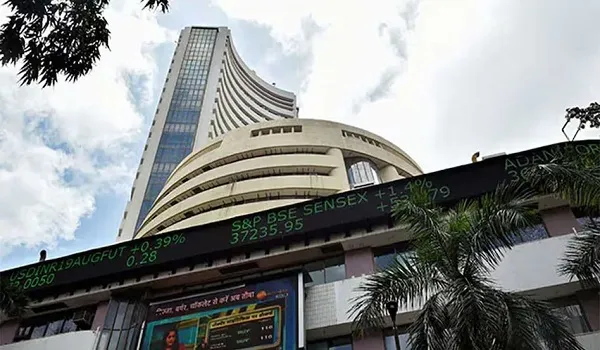 शेयर बाजार में गिरावट जारी, आज फिलहाल BSE सूचकांक में 266.05 अंकों की गिरावट