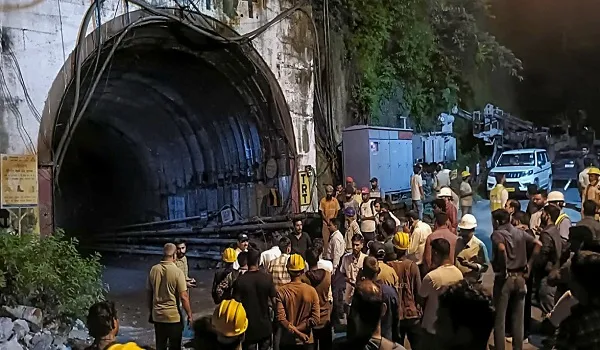 उत्तराखंड के चमोली में टनल धंसी, मलबे में दबने से 7 लोगों की मौत