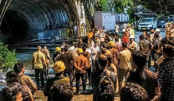 Tunnel Accident: उत्तराखंड के चमोली टनल हादसे में 9 लोगों की मौत, रक्षा मंत्री राजनाथ सिंह ने जताया दुख