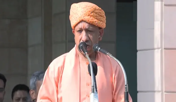Independence Day: यूपी सीएम योगी आदित्यनाथ ने फहराया तिरंगा, 80वें स्वतंत्रता दिवस की दी हार्दिक शुभकामनाएं