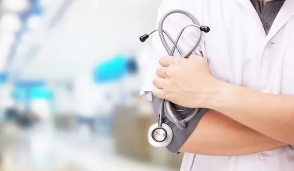 MBBS में अब 2 साल का सर्विस बॉन्ड अनिवार्य, सरकारी सीट पर प्रवेश लेने वाले विद्यार्थियों के लिए अनिवार्यता की लागू