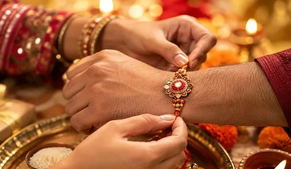 रक्षाबंधन आज, भद्रा के व्यवधान से पूरी तरह मुक्त रहेगा त्योहार, आंशिक चंद्रग्रहण का भी भारत पर कोई असर नहीं