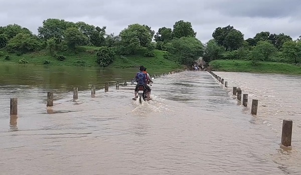 झालावाड़ में कालीसिंध डेम के 5 गेट खोले गए, 71 हजार क्यूसेक छोड़ा जा रहा पानी, आमजन से नदी और डेम के किनारे नहीं जाने की अपील