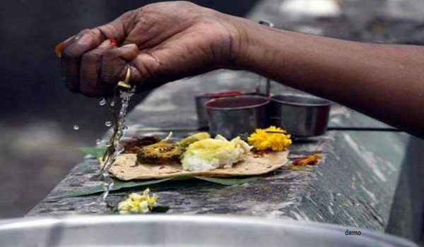 Pitru Paksha 2023: श्राद्ध करने से उतरता है पूर्वजों का ऋण, कुछ बातों का ध्यान रखना भी जरूरी; जानें इन पांच जीवों का ही चुनाव क्यों किया गया...