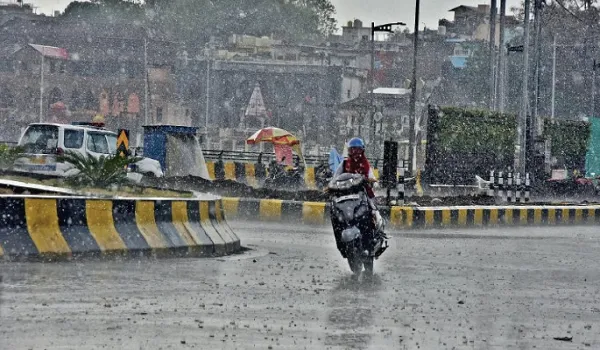 राजधानी में बदला मौसम का मिजाज, महेश नगर, रिद्धि-सिद्धि समेत कई इलाकों में हो रही बारिश, भरा पानी