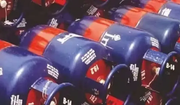 LPG  सिलेंडर के दामों में 10 रुपए की वृद्धि, नई दरें सुबह 6 बजे से हुईं लागू