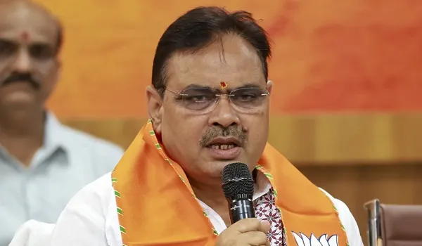 बीजेपी ने घोषणा पत्र किया जारी, सीएम भजनलाल शर्मा बोले- रोबोटिक्स सफाई मशीन उपलब्ध होगी... ई-चार्जिंग सिस्टम लगाए जाएंगे