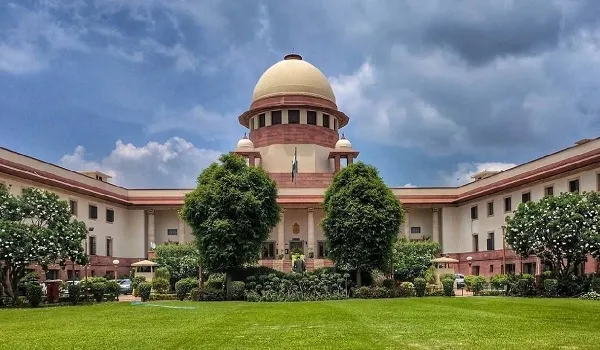 विधि छात्रों के खिलाफ बार काउंसिल नहीं ले सकती कोई एक्शन, सुप्रीम कोर्ट ने BCI द्वारा नामांकन पर रोक के मामले में सुनाया बड़ा फैसला