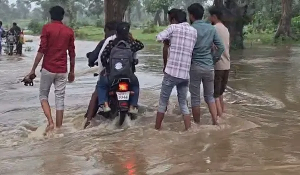 बारां: केलवाड़ा क्षेत्र में 40 घंटे से लगातार बारिश, नदी-नाले उफान पर, कई इलाकों में हालात बिगड़े