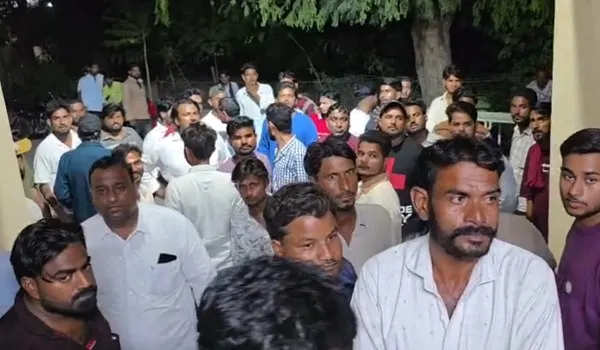 Nikay Chunav 2026 Phase 1: चूरू में पोलिंग के बाद चली लाठियां और पत्थरबाजी, हमले में महिला सहित 8 लोग घायल... तलवारबाजी करने का भी लगाया आरोप