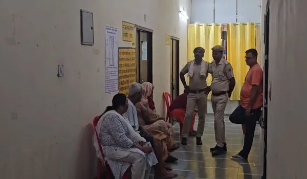 हनुमानगढ़ में EVM खराब, EVM का ऐसा ब्रेक कि 71 मिनट तक थमा मतदान, वार्ड 42 के बूथ संख्या 92 पर मशीन ने दिया लंबा झटका