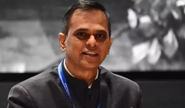 Nikay Chunav 2026: दूसरे चरण का मतदान जारी, मुख्य सचिव वी.श्रीनिवास ने पोद्दार मूक बधिर स्कूल में किया मतदान