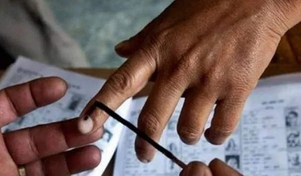 Nikay Chunav 2026 Phase 2: 147 निकायों में मतदान प्रक्रिया जारी, बड़े नगर निगमों की तुलना में छोटी नगर पालिकाओं में मतदान की रफ्तार ज्यादा