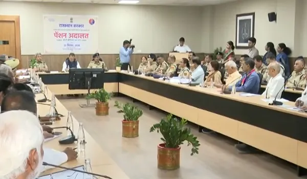 VIDEO: जयपुर में शुरू हुई पेंशन अदालत, मुख्य सचिव वी. श्रीनिवास ने किया शुभारंभ, देखिए ये रिपोर्ट