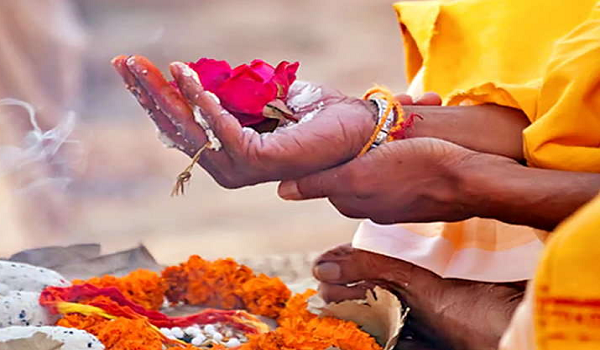 Pitru Paksha 2023: मातामह श्राद्ध करने से मिलती है मातृ ऋण से मुक्ति, जानें क्या है इसका महत्व