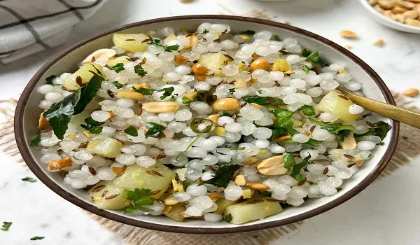 Navratri Special Food: फलाहार के तौर पर कीजिए साबूदाना की खिचड़ी का सेवन, नवरात्रि व्रत में घर पर बनाकर कीजिए सर्व