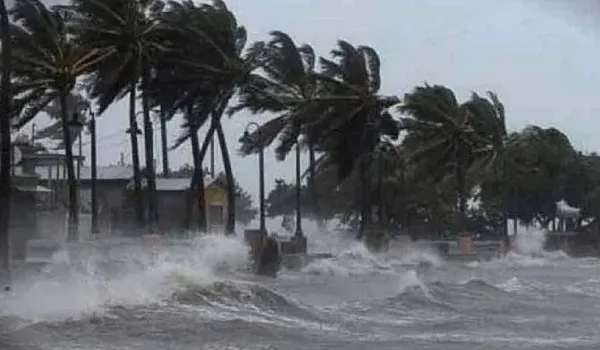 बंगाल की खाड़ी में बन रहा चक्रवाती तूफान, तेज हवा के साथ भारी बारिश की संभावना, मछुआरों को तट पर लौटने की सलाह