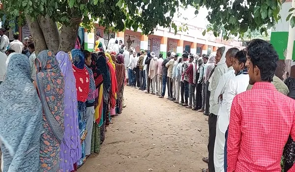 करौली में पंचायत चुनाव के द्वितीय चरण में सरपंच को लेकर मतदान जारी, 3 पंचायत समितियों की 88 ग्राम पंचायत में वोटिंग