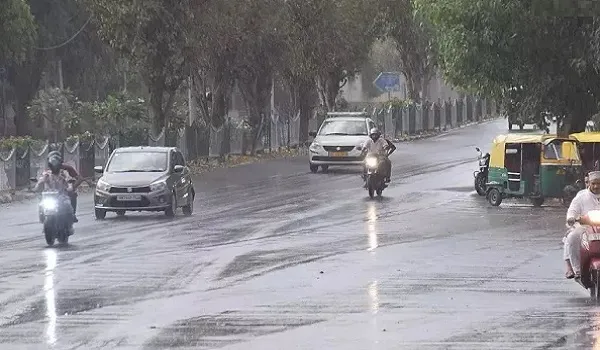 Weather Update: पश्चिमी विक्षोभ का असर बरकरार... जयपुर सहित कई संभागों में बारिश का अलर्ट, अधिकतम तापमान 2 से 5 डिग्री तक लुढ़का
