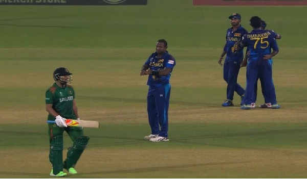 Angelo Mathews: एंजेलो मैथ्यूज ने लिया टाइम आउट का बदला, शाकिब को पवेलियन भेज इशारे ने बढ़ाया मैच का रोमांच