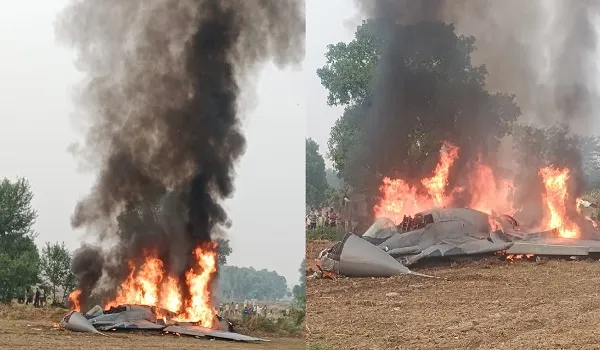 आगरा में वायुसेना का विमान क्रैश, पायलट सहित दो लोगों ने कूदकर बचाई जान
