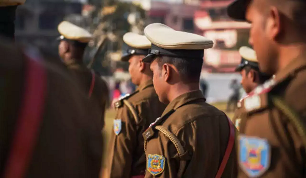 युवाओं के खिले चेहरे, यूपी कांस्टेबल भर्ती परीक्षा में सीएम योगी ने दिए 3 साल की छूट के निर्देश