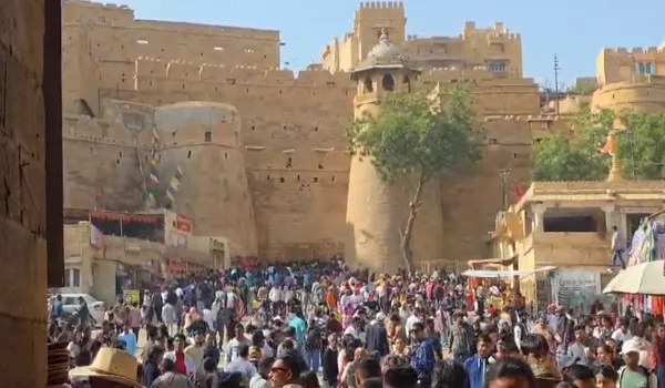 VIDEO: पर्यटन सीजन में जैसलमेर हाउसफुल, नव वर्ष से पहले स्वर्णनगरी सैलानियों से खचाखच, देखिए ये खास रिपोर्ट