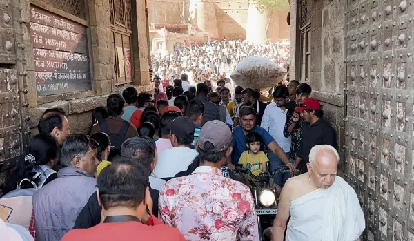 पावणा पधारो म्हारे देश...पर्यटकों से गुलजार हुआ जैसलमेर, नववर्ष मनाने पहुंच रहे देशी-विदेशी सैलानी 