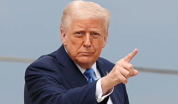 अमेरिका राष्ट्रपति ट्रंप ने विदेशियों के लिए और सख्त किए नियम, विदेशियों के एंट्री और एग्जिट को लेकर और सख्त नियम 