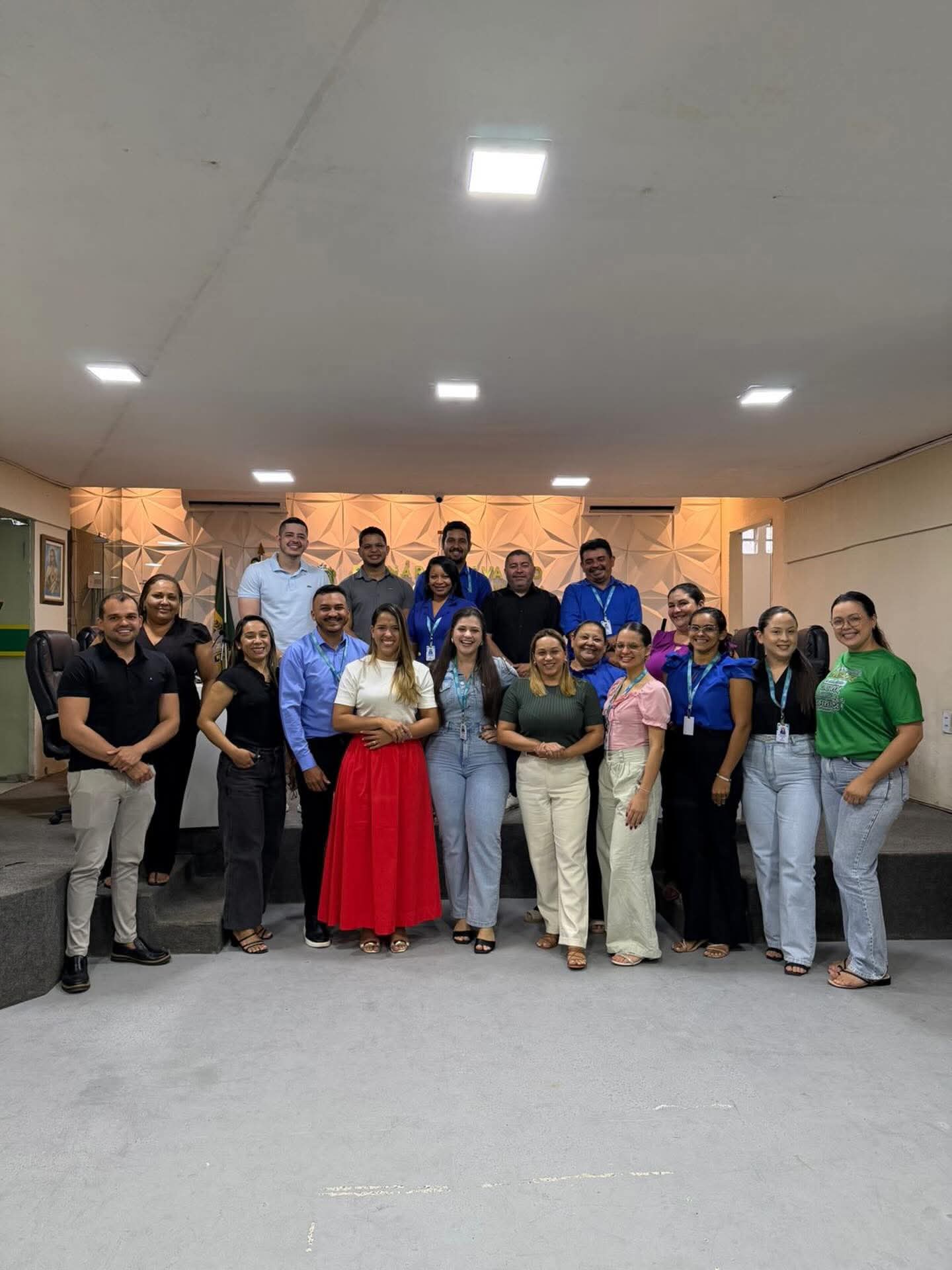 Hoje, a Câmara Municipal se despede dos colaboradores @luizcarlos.souzaa Ouvidor, e @viictoriaaguiar Diretora-geral, que encerram um ciclo de relevantes serviços prestados à Casa Legislativa.