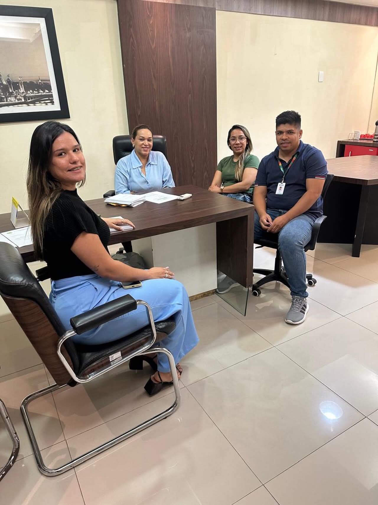 eunião com o professor Genilson, diretor da Escola Monsenhor Furtado (@mfmons.furtado ), e com servidoras da Casa Legislativa, para alinhamentos relacionados ao Programa @alcance.enemoficial