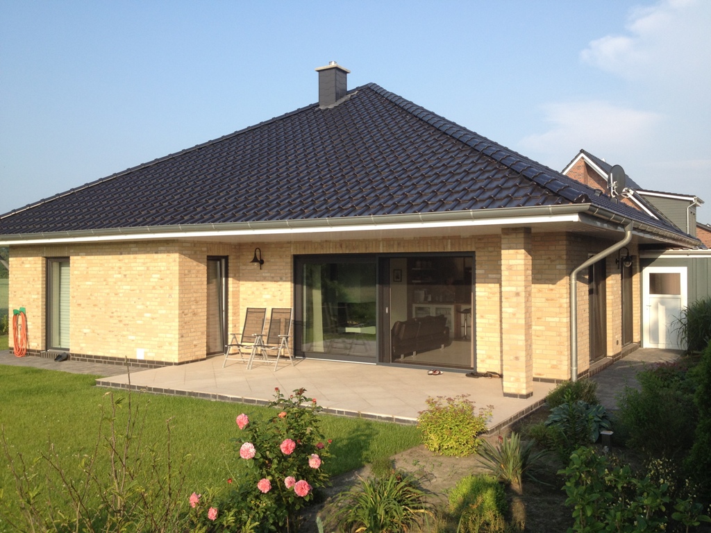 Bungalow in Petersfehn mit hellem Klinker - Bauprojekt von Rainer Müller Bauunternehmen