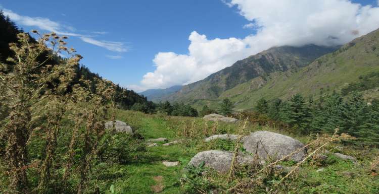 Trek To Ruinsara Tal