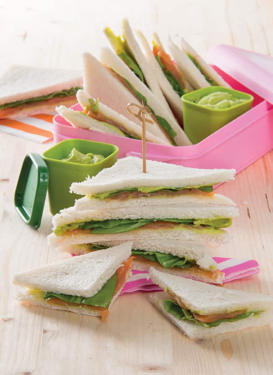 Tramezzini con salmone affumicato e salsa all'avocado ...