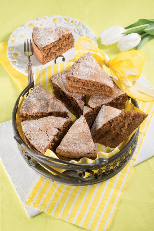 Torta austriaca con farina di nocciole, cacao e confettura ...