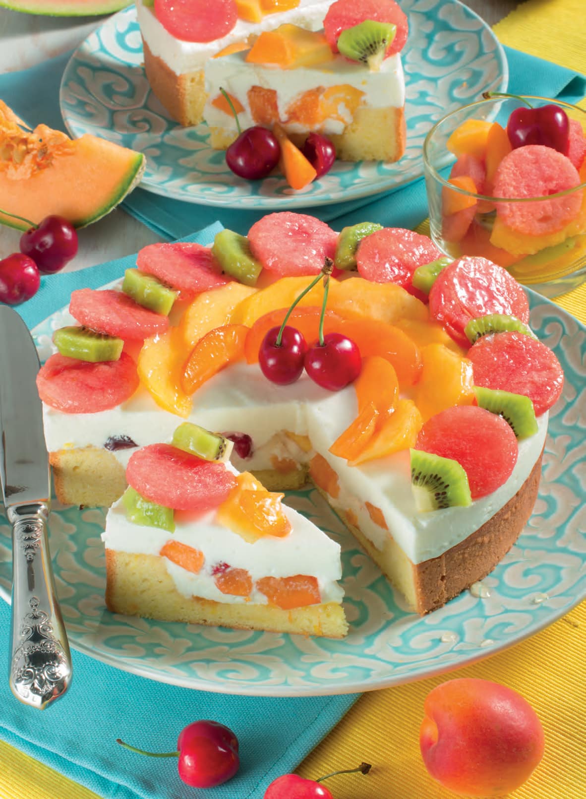 Torta allo yogurt greco con frutta estiva (anguria, kiwi ...