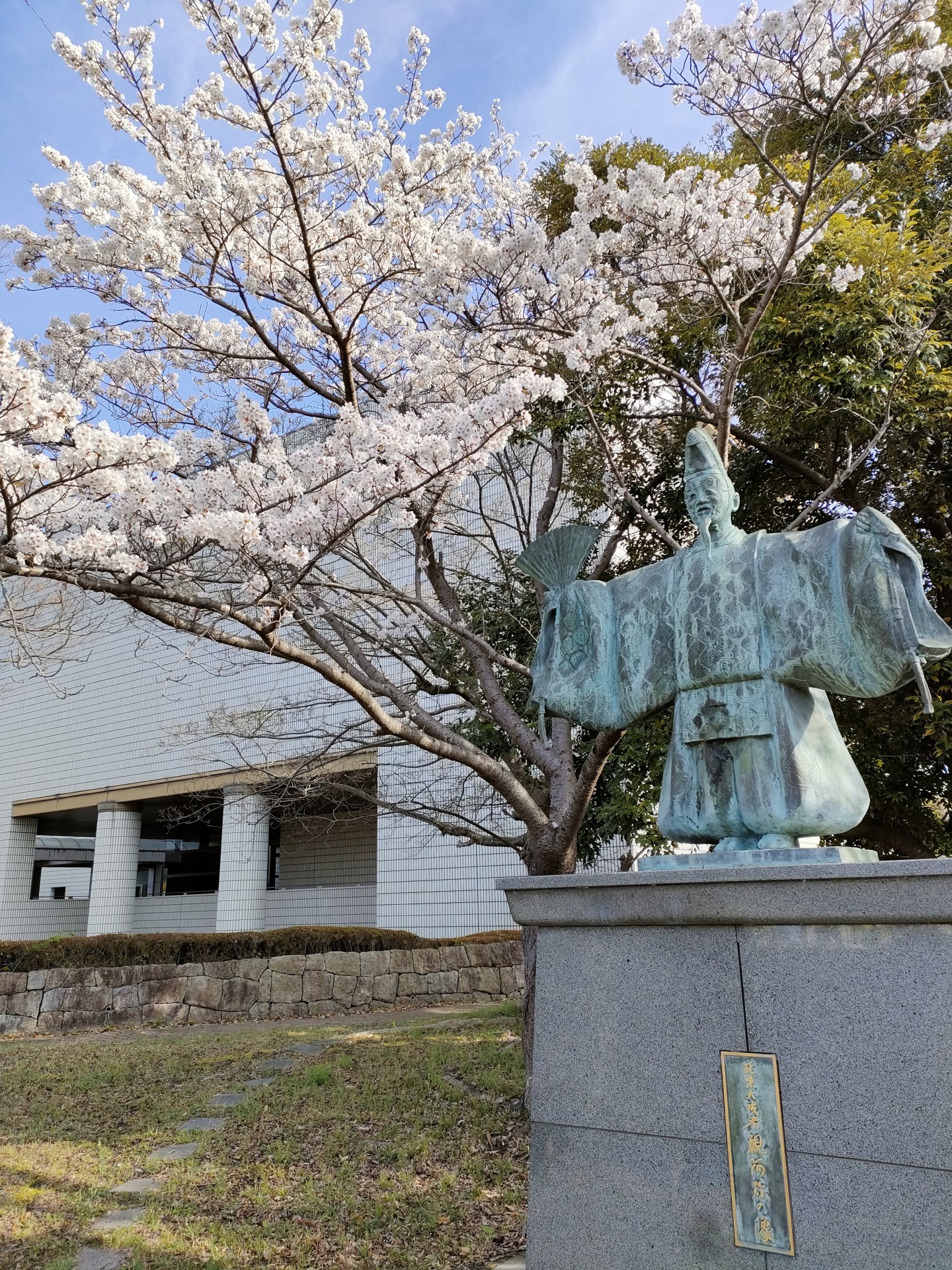 観阿弥像（桜）